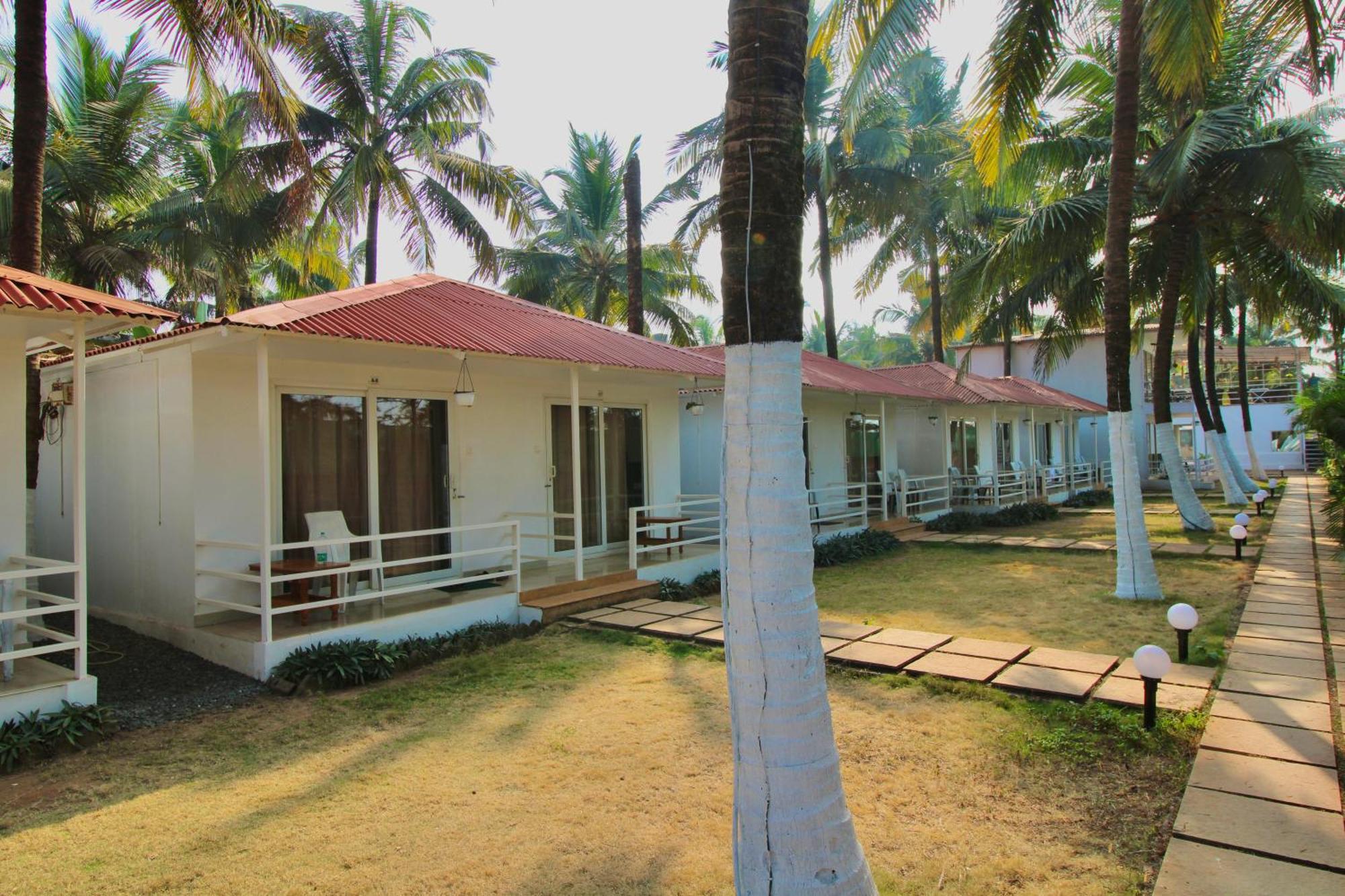 Arabian Sea Beach Resort Morjim Exterior photo