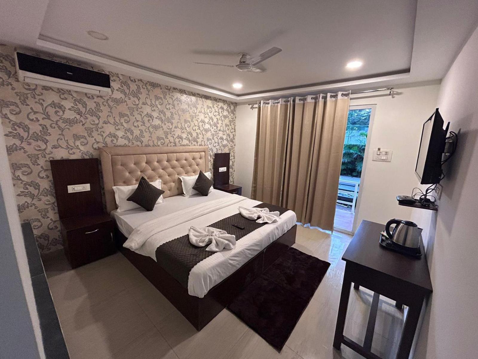 Arabian Sea Beach Resort Morjim Exterior photo