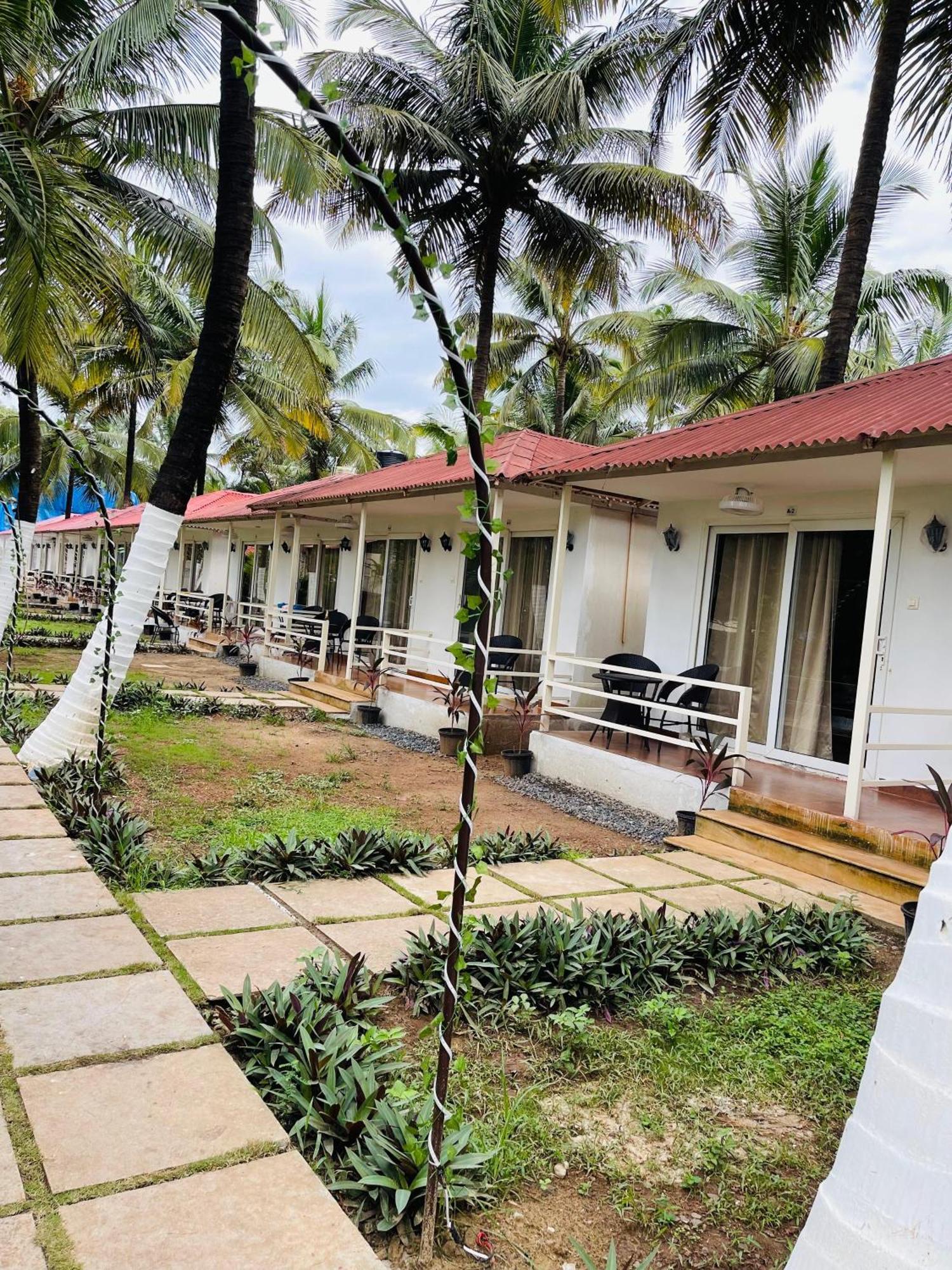 Arabian Sea Beach Resort Morjim Exterior photo