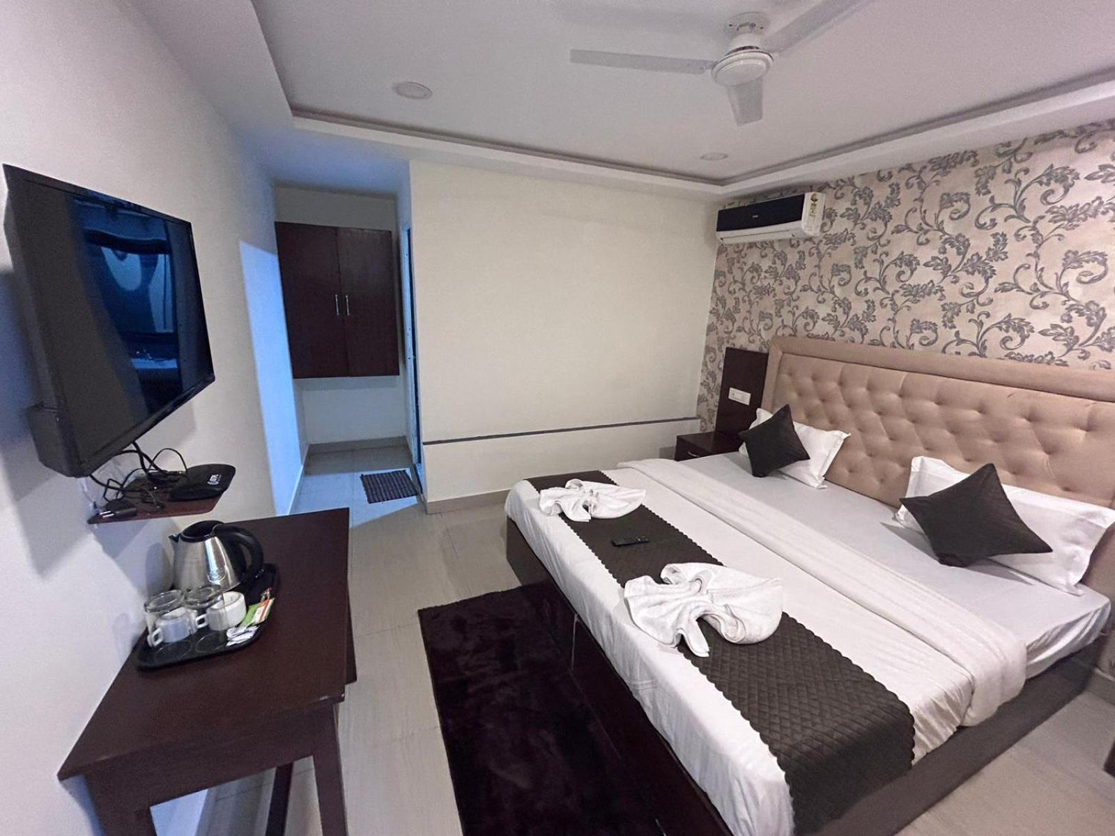 Arabian Sea Beach Resort Morjim Exterior photo