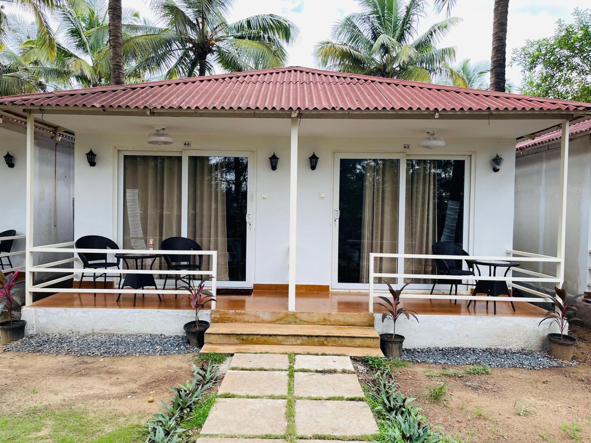 Arabian Sea Beach Resort Morjim Exterior photo