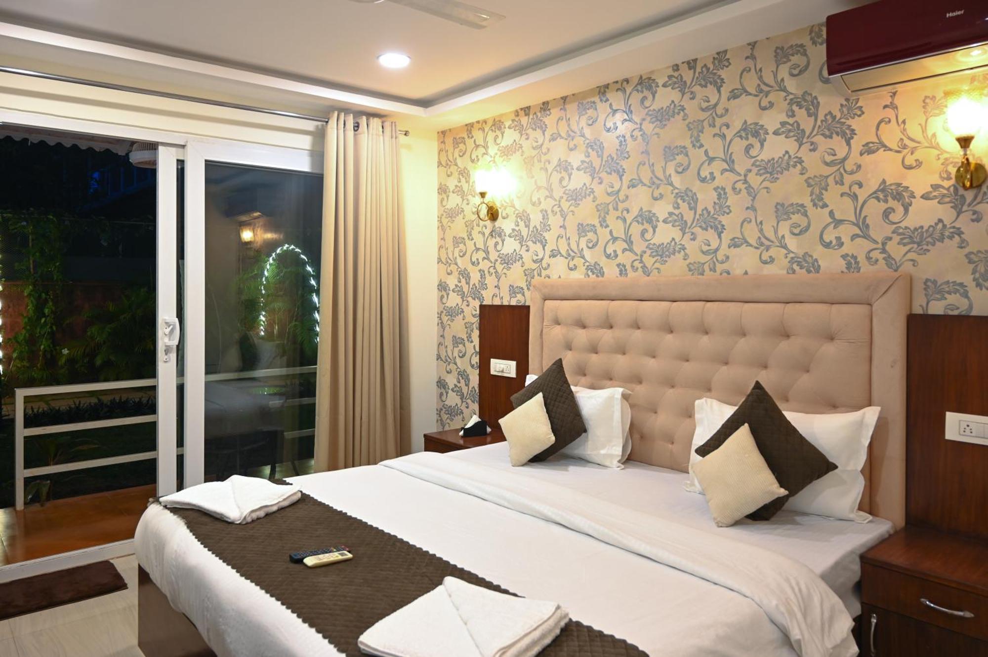 Arabian Sea Beach Resort Morjim Exterior photo