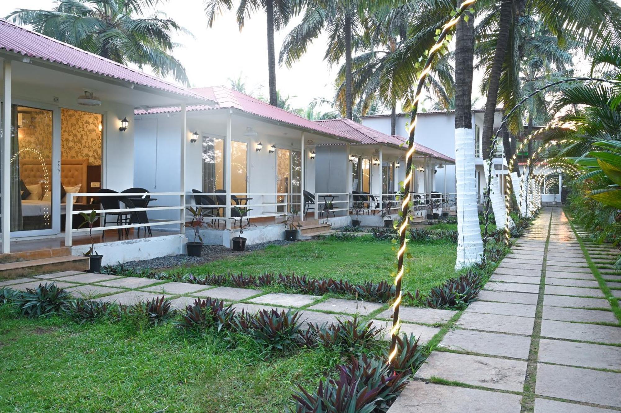Arabian Sea Beach Resort Morjim Exterior photo