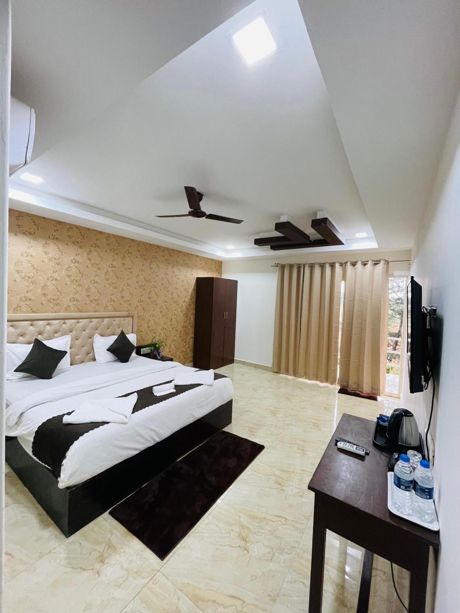 Arabian Sea Beach Resort Morjim Exterior photo