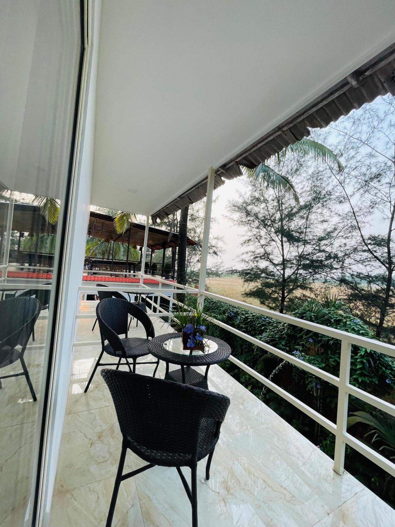 Arabian Sea Beach Resort Morjim Exterior photo
